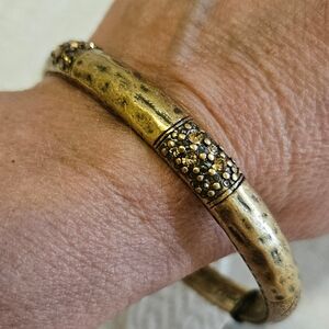 NWT Chico's 8" Bangle Bracelet Metal Hammered Gold Tone With Jewels